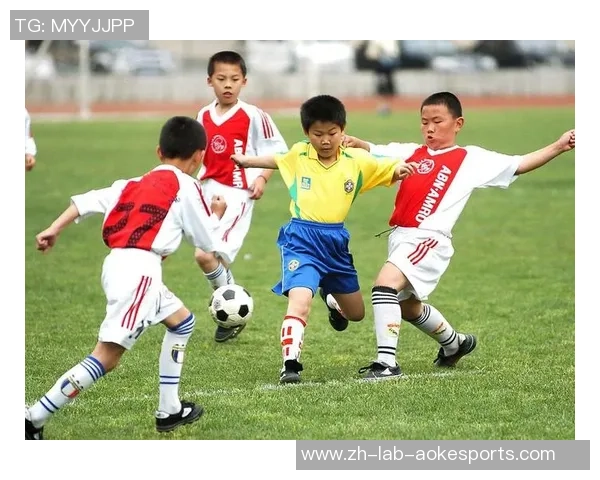 足球教材课本的全面解析与实用技巧分享助力青少年足球成长